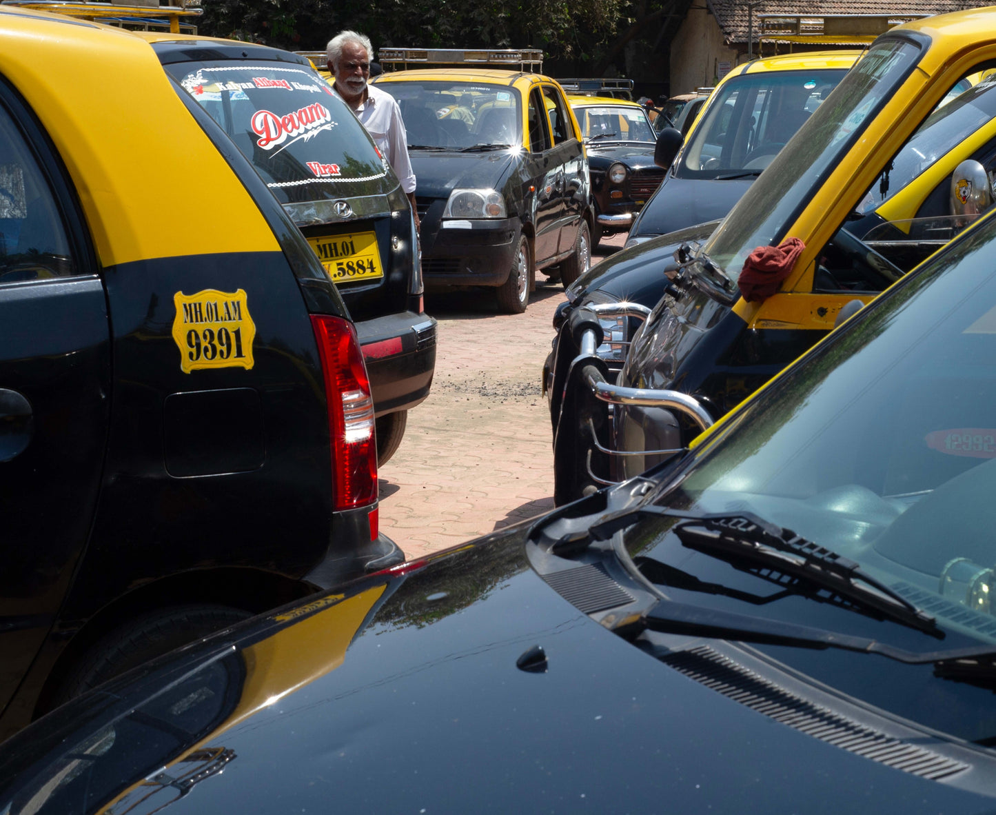 Kaali Peeli - Iconic Taxi - V